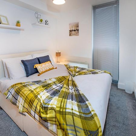 Modern & Spacious 2-Bed Flat With Secure Parking Reading Exterior photo