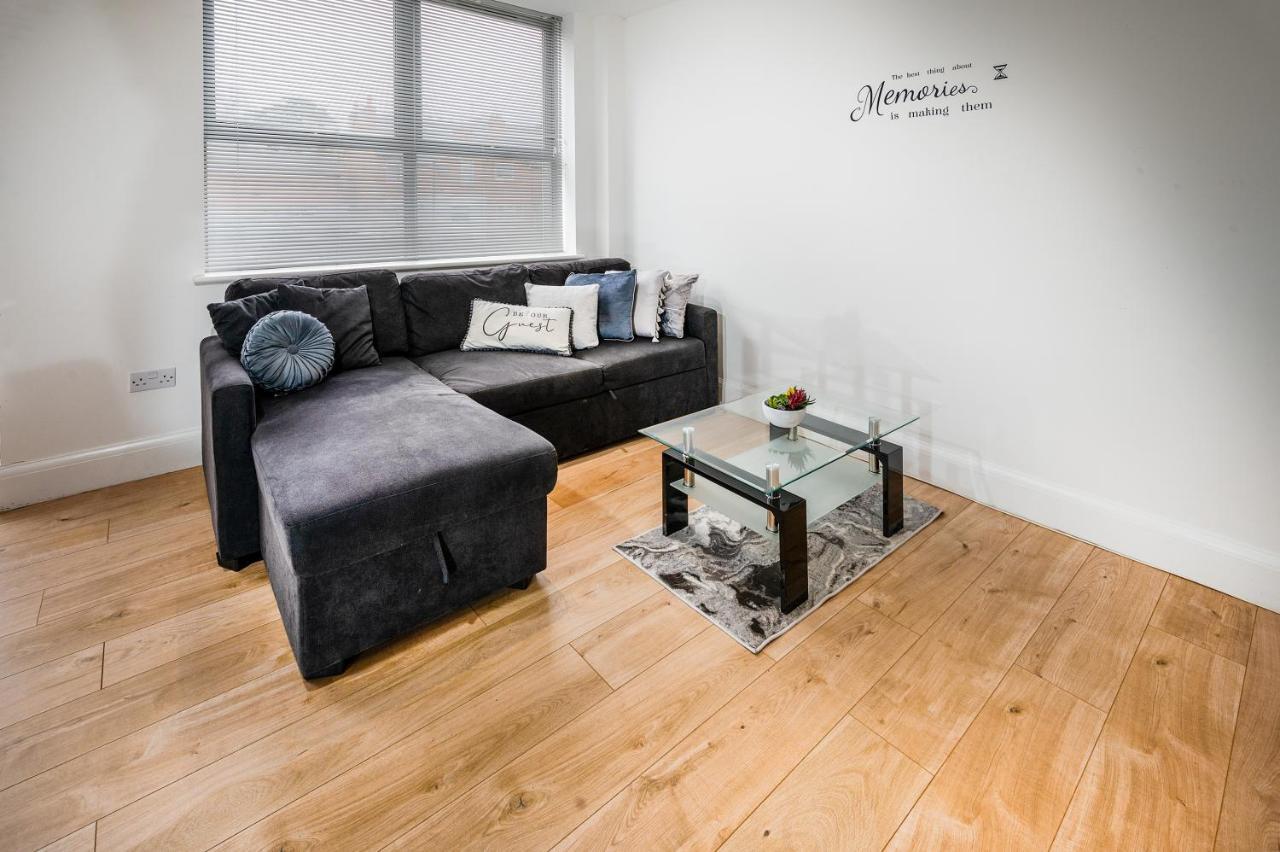 Modern & Spacious 2-Bed Flat With Secure Parking Reading Exterior photo