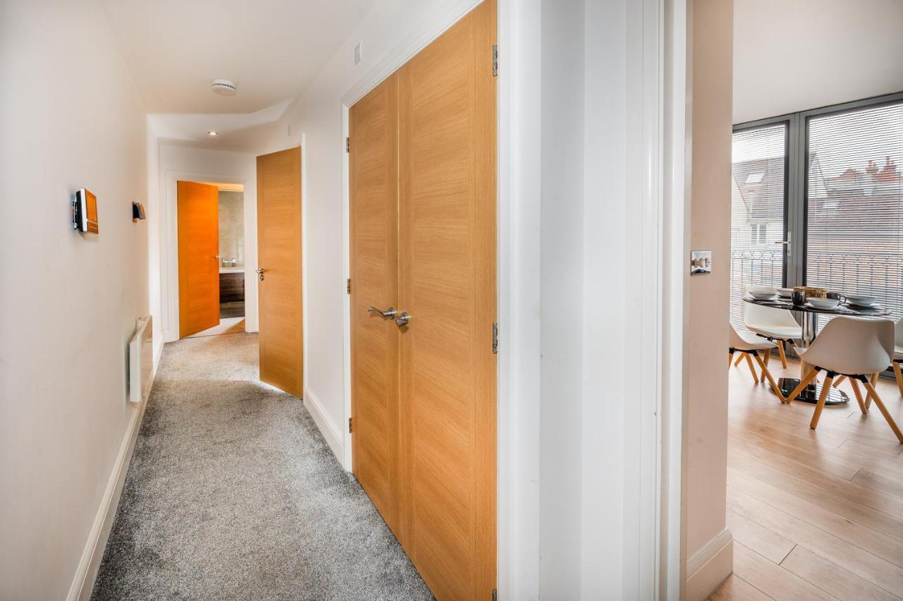 Modern & Spacious 2-Bed Flat With Secure Parking Reading Exterior photo